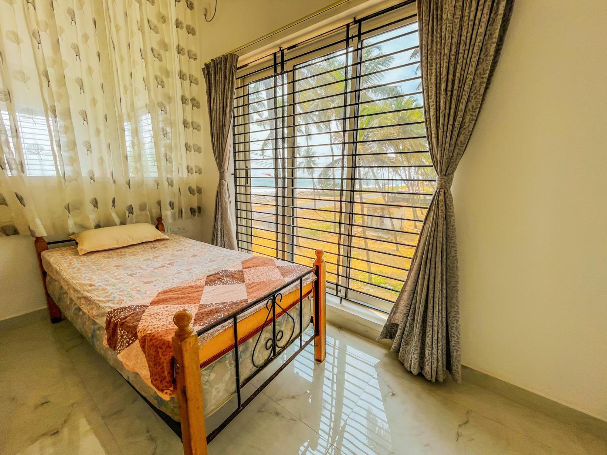 Gintara Beach Homestay By Evaddo Kalyānpur Eksteriør bilde